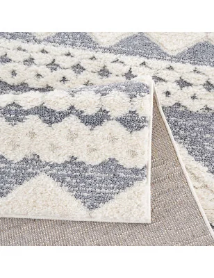 Stylowy dywan Focera 30050 w aranżacji skandynawskiej sypialni.