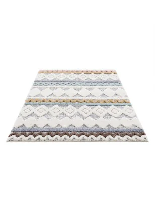 Detal geometrycznego wzoru dywanu Focera 30130 – różne wysokości runa