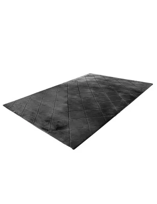 Nowoczesny dywan Rabbit Momenta 6000 w grafitowym kolorze z trwałym, miękkim włosiem.