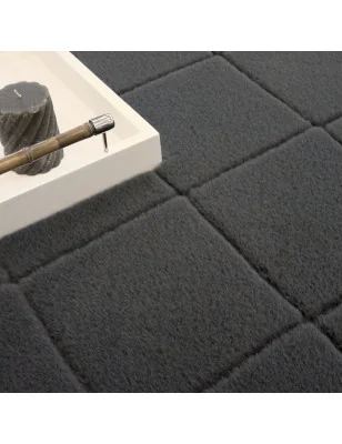 Grafitowy dywan wysokopłosny Momenta 6000 z efektownym pikowaniem 3D.