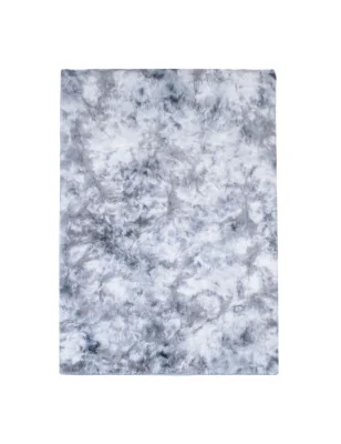Dywan Tolero 5000 Szary z wysokim runem i efektem tie-dye w salonie