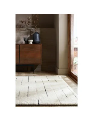 Dywan Wełniany Dottie Linear Czarny/Biały – aranżacja w salonie