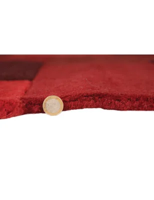 Dywan Wełniany Abstract Collage Czerwony – zbliżenie na teksturę – idealny do: na korytarz