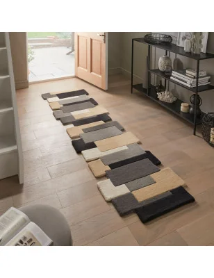 Dywan Wełniany Abstract Collage Monochrome Wielokolorowy – zbliżenie na teksturę – idealny do: na korytarz