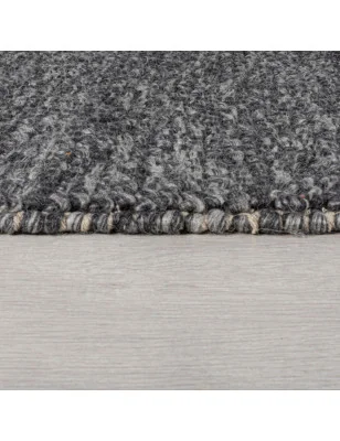 Dywan Wełniany Minerals Ciemno Szary – detal krawędzi dywanu